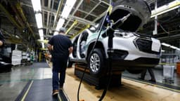 Paychecks keep rising for American workers, providing boost to household budgets