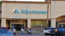 Albertsons warns of softer grocery demand as consumers pull back